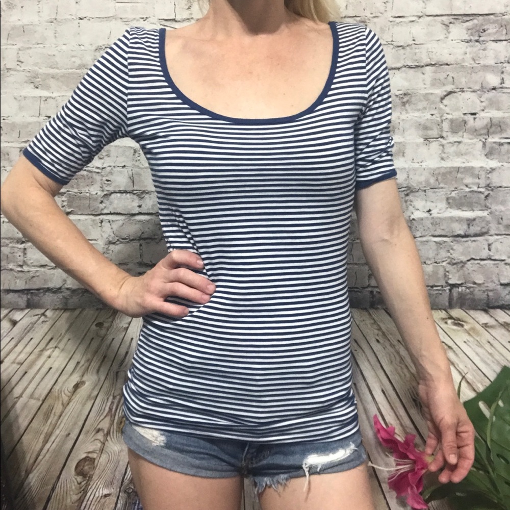‼️Frenchi Scoop Neck Fitted Striped T Size Med‼️